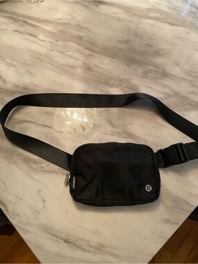 lululemon athletica Black Compact Belt Bag